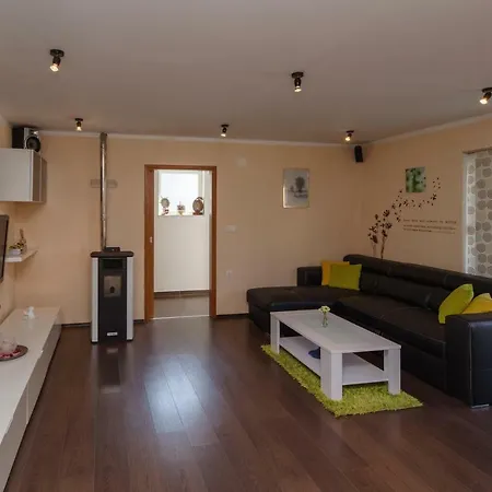 Apartman Sarar *